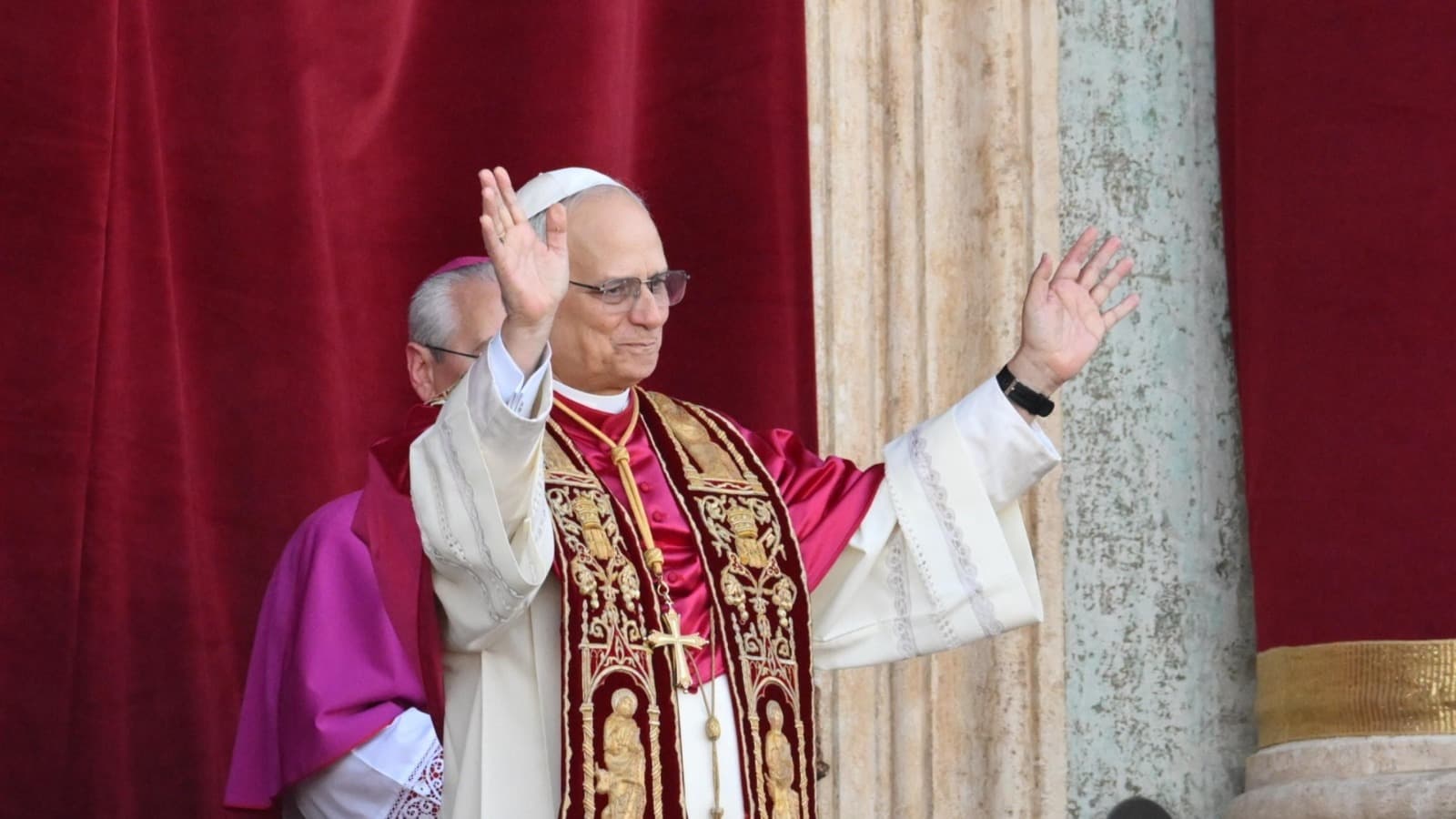 Leone aumenta i salari dei cardinali e annulla l'austerità di Francesco