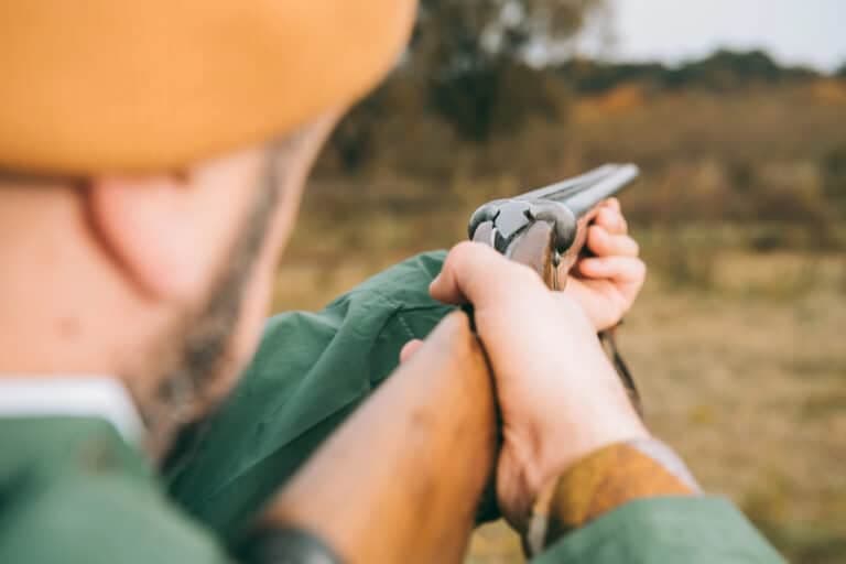 Spara a una quaglia e ferisce un jogger: paura a San Vito, 68enne colpito al volto