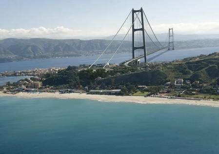 Ponte sullo stretto, il governo corregge il testo: niente limiti alla Corte dei conti