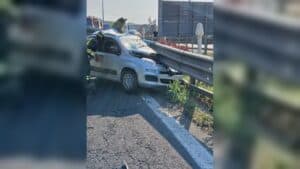 Auto contro cuspide su tangenziale di Mestre, un morto