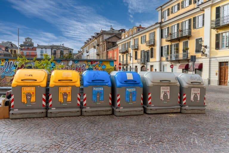 Tari 2026 a Udine, ecco quanto aumenteranno le bollette dei rifiuti: il Comune stanzia 750 mila euro